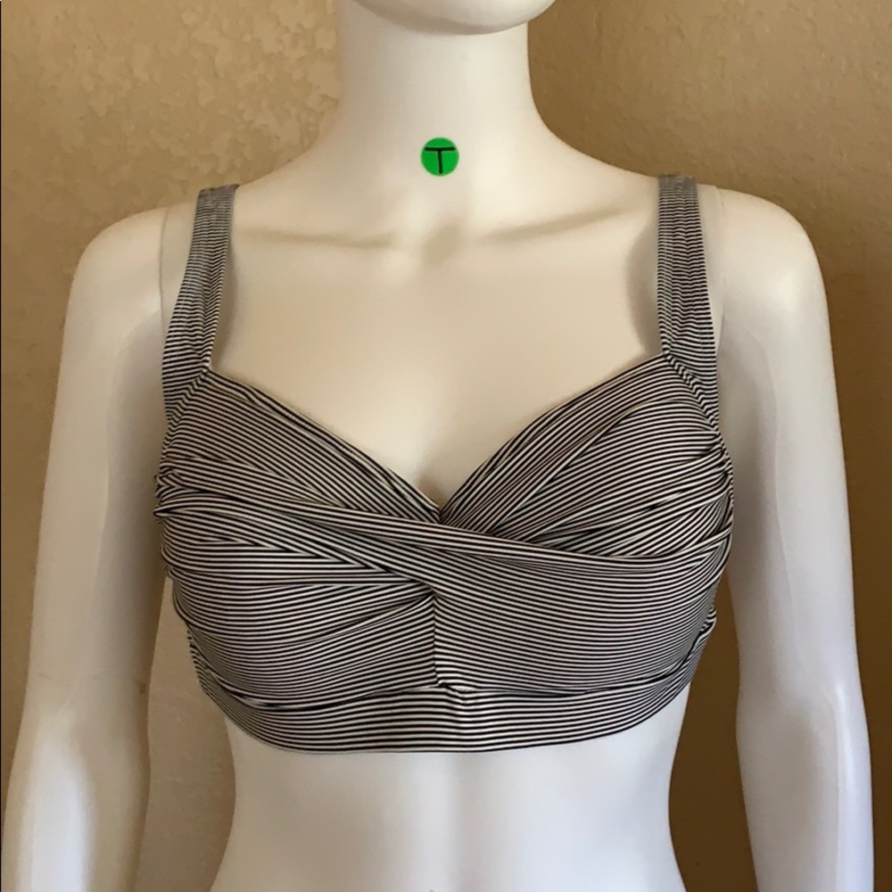NIPTUCK SWIM Multi Fit Cup Swim Bikini Top Size 10